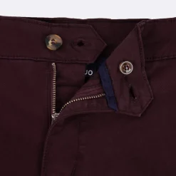 Chino Bordeaux Fonce Coupe Ajustee