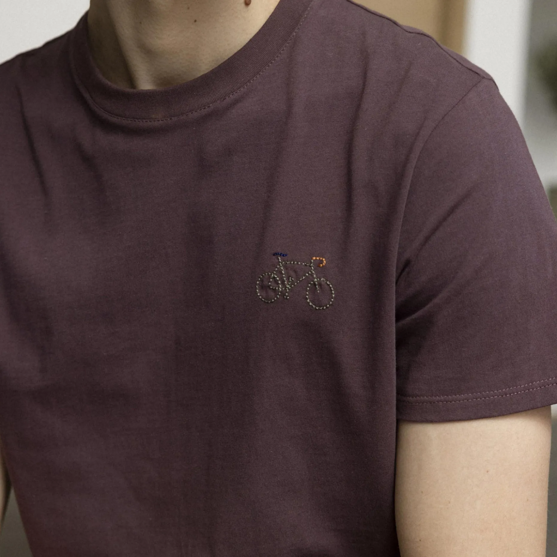T-Shirt Col Rond Bordeaux Fonce Broderie Velo